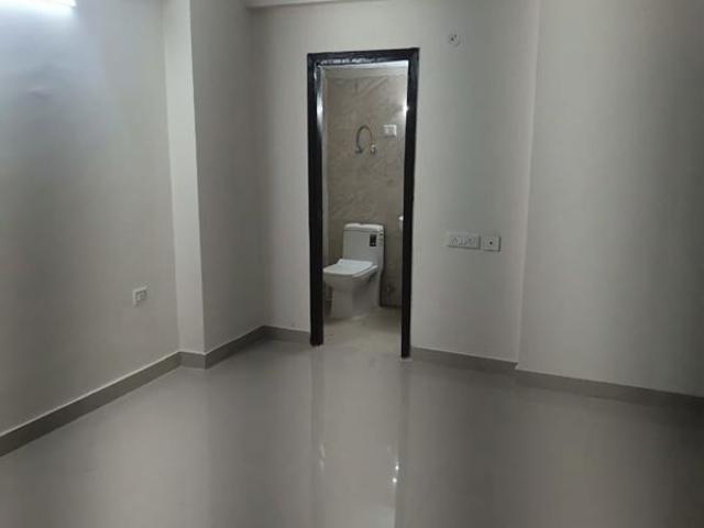 Rental | 3 BHK + Prayer Room,Servant Room,Study Room,Basement 1795 Sq.Ft. Apartment in Maxblis White House