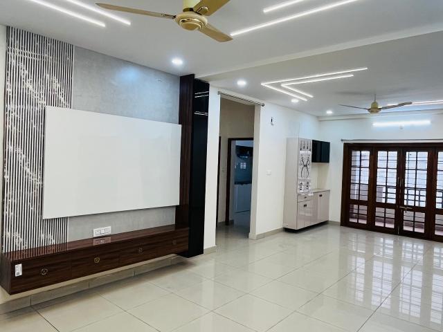 Rental | 3 BHK + Prayer Room,Servant Room,Study Room,Extra Room 1500 Sq.Ft. Apartment in Golden Tulip Kondapur
