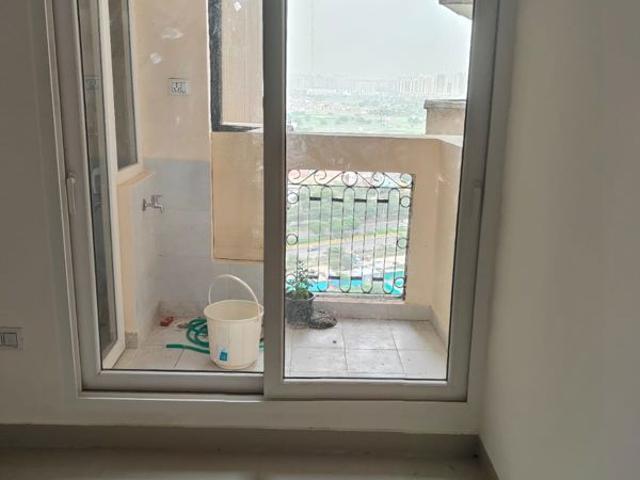 Rental | 3 BHK + Prayer Room,Servant Room,Study Room,Extra Room,Basement,Store Room 1425 Sq.Ft. Apartment in Supertech The Romano
