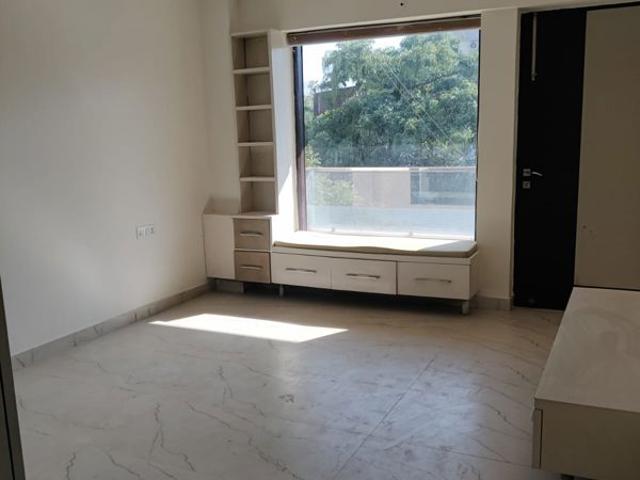 Rental | 3 BHK + Prayer Room,Servant Room,Study Room,Extra Room,Basement,Store Room 3010 Sq.Ft. Apartment in Mahindra Luminare