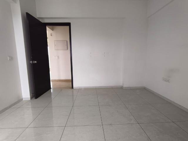 Rental | 3 BHK + Prayer Room,Servant Room,Study Room,Extra Room,Store Room 1250 Sq.Ft. Apartment in Mahindra Vivante