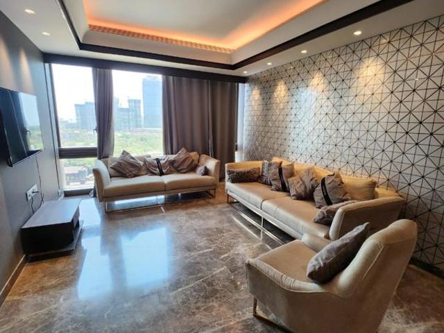 Rental | 3 BHK + Prayer Room,Study Room 1350 Sq.Ft. Apartment in Lodha Trump Tower