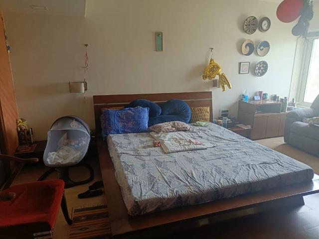 Rental | 3 BHK + Prayer Room,Study Room,Extra Room 1400 Sq.Ft. Apartment in Raheja The Harvest