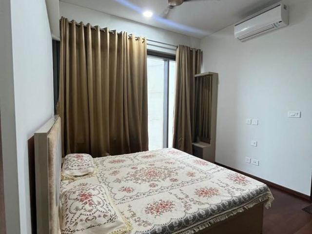Rental | 3 BHK + Prayer Room,Store Room 1100 Sq.Ft. Apartment in Piramal Mahalaxmi