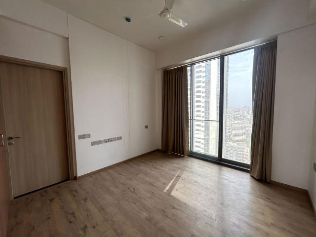Rental | 3 BHK + Prayer Room,Store Room 1483 Sq.Ft. Apartment in Rustomjee Crown