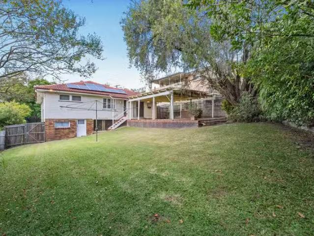 Cozy 3 BR 43 Charmaine Street, MOOROOKA, QLD 4105 House for.