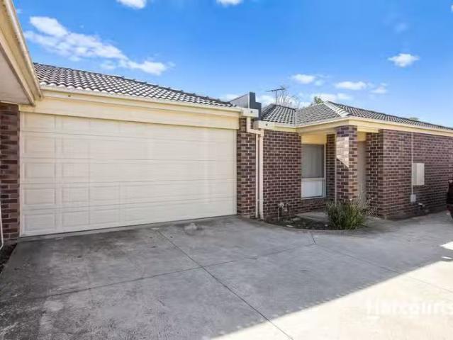 Cheap 3 BR 4/12 John Street, Pakenham, VIC 3810 Unit for Rent