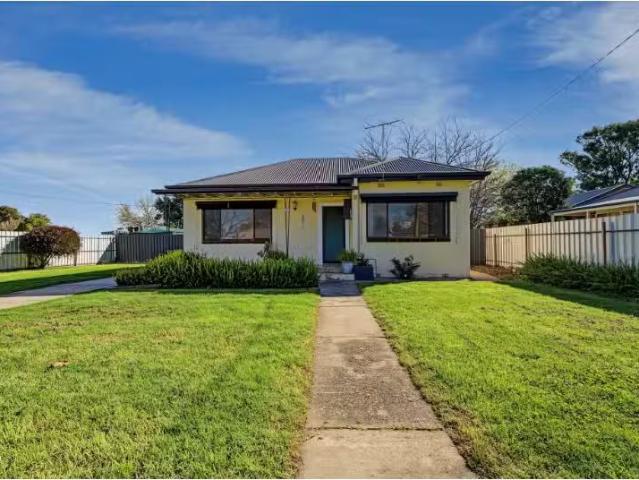 For Rent! 3 BR 415 Urana Road, LAVINGTON House for rent Liste.