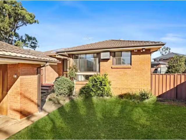Deal! 3 BR 41 Fuchsia Crescent, Macquarie Fields House for ren.