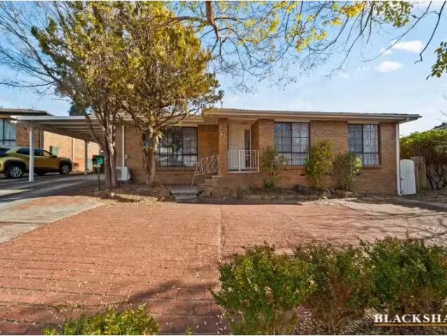 Deal! 3 BR 41 Groveland Crescent, Isabella Plains House for re.