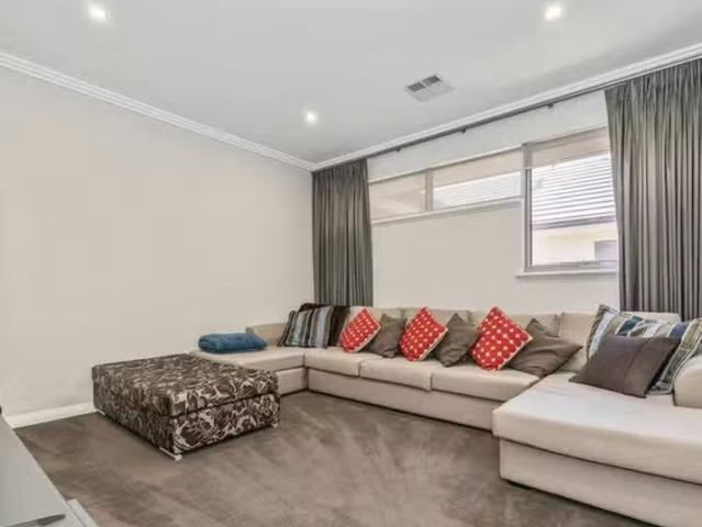 Charming 3 BR 4/4 Itea Place, Mindarie, WA 6030