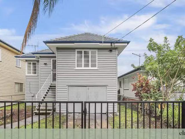 Cozy 3 BR 44 Raceview Avenue, Hendra, QLD 4011