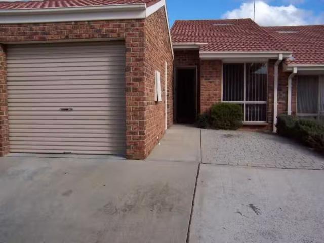 Unique 3 BR 46/158 Starke Street, HOLT Townhouse for rent Lis.