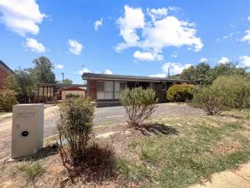 Unique 3 BR 46 Belconnen Way, Page House for rent Listed by H.