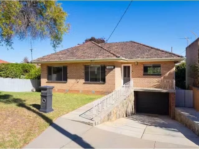 New 3 BR 499 Saunders Avenue, East Albury House for rent List.