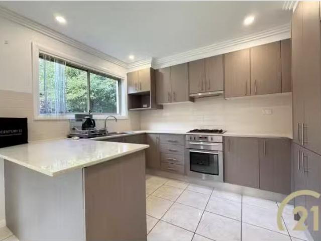 Charming 3 BR 4/9 Tennyson Parade, Guildford West Townhouse fo.