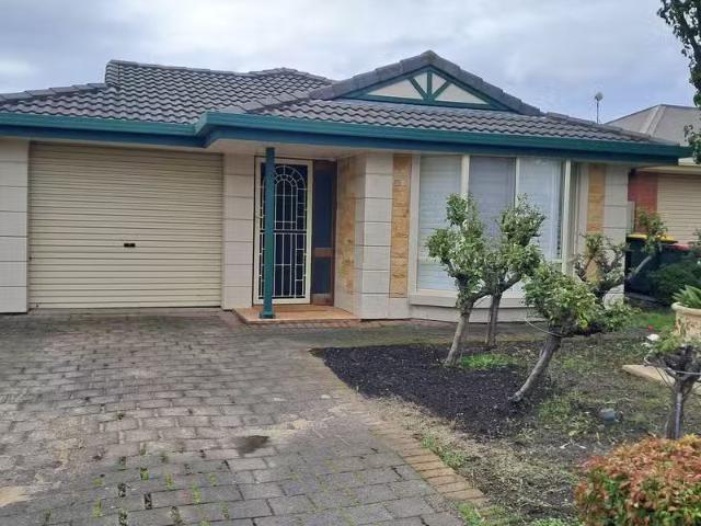 Cheap 3 BR 4 Aloisi Court, WOODCROFT, SA 5162 House for Rent