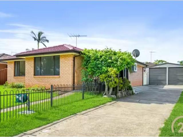 Just in! 3 BR 51 Prairie Vale Road, Bossley Park House for ren.