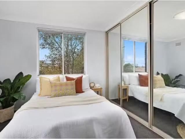 Nice 3 BR 5/20 Foley St, Gwynneville Apartment for rent Liste.