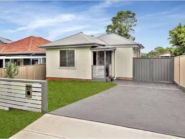 Deal! 3 BR 52 Hinemoa Street, Panania House for rent Listed b.