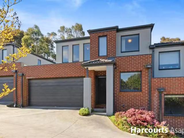 Just in! 3 BR 52 Innes Court, Berwick, VIC 3806 Townhouse fo.