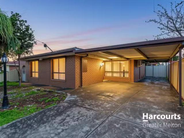 Unique 3 BR 54 Kurung Drive, KINGS PARK, VIC 3021 House for.