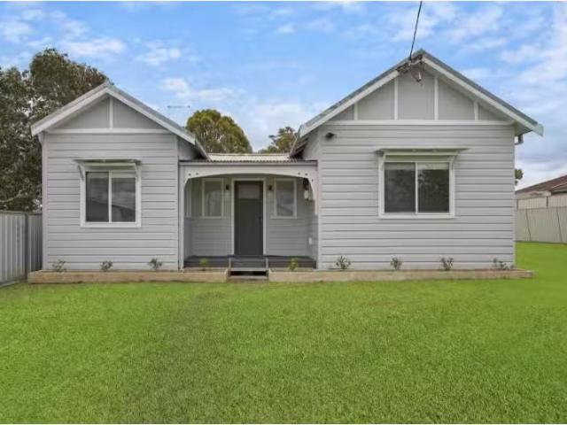 Cozy 3 BR 54 Rawson St, ABERDARE House for rent Listed by Lov.