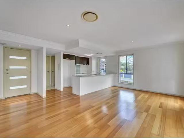 Nice 3 BR 5/584 Old Cleveland Road, CAMP HILL Townhouse for re.