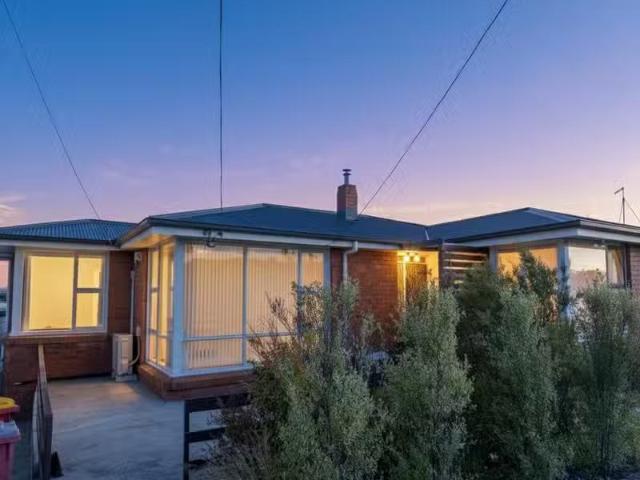 Nice 3 BR 56 Paringa Avenue, NEWNHAM, TAS 7248 House for Rent