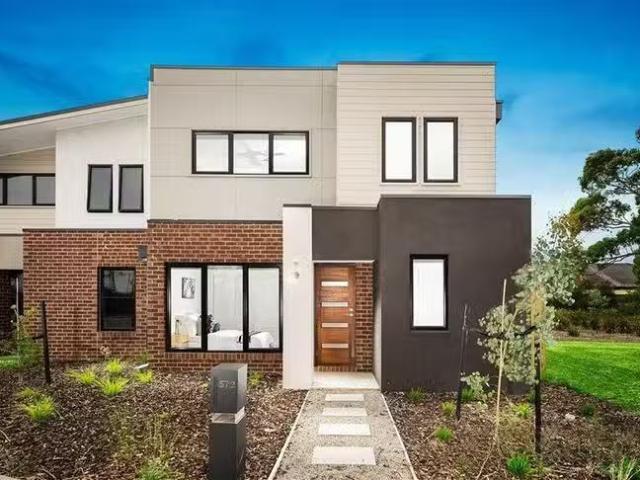 Deal! 3 BR 572 Findon Road, South Morang, VIC 3752