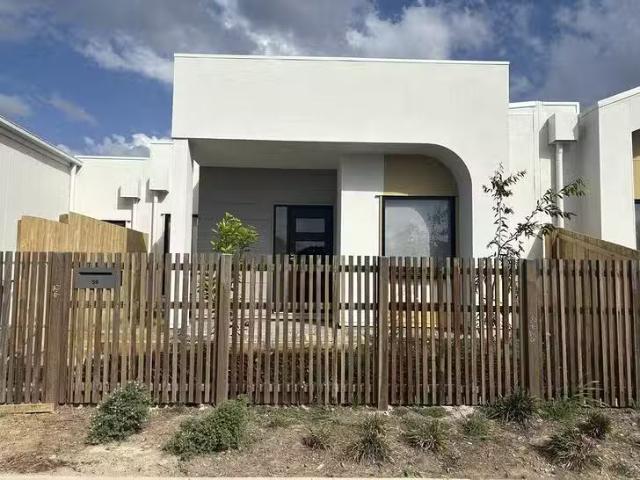 For Rent! 3 BR 59 Bayliss Road, South Ripley, QLD 4306