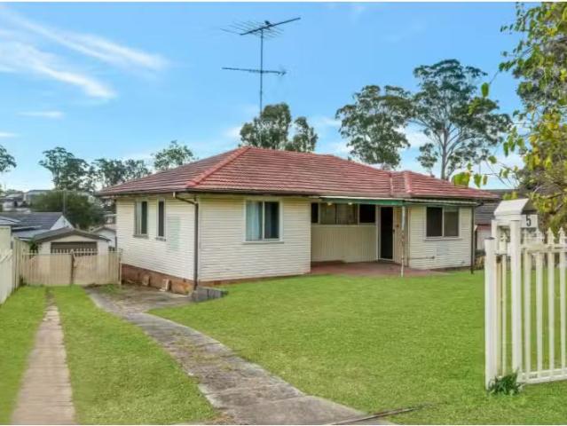 Deal! 3 BR 5 Busby Rd, BUSBY House for rent Listed by Oneagen.