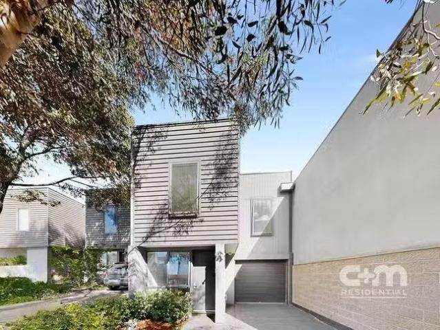 Nice 3 BR 5 Bailey Crescent, Oak Park, VIC 3046