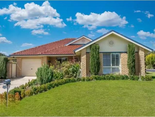 Deal! 3 BR 5 Bimble Close, Orange House for rent Listed by Ja.