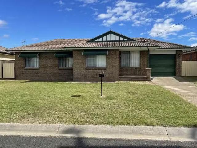 Rental! 3 BR 5 Carole Drive, KOOTINGAL House for rent Listed.