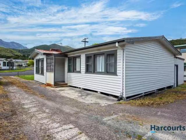 Charming 3 BR 5 Elliott Street, QUEENSTOWN, TAS 7467 House f.