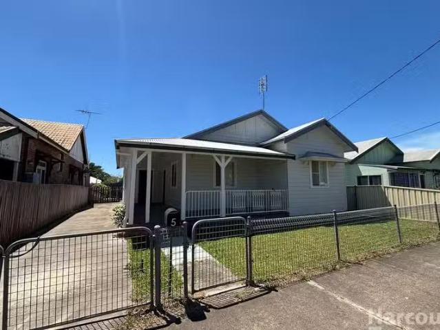 Charming 3 BR 5 Gladstone Street, Kempsey, NSW 2440 House fo.