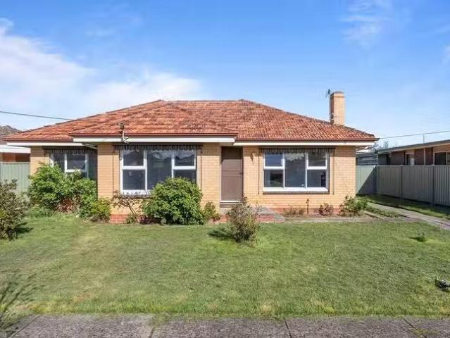 Cozy 3 BR 5 Harvard Street, Wendouree, VIC 3355