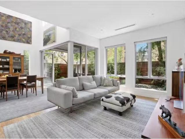 For Rent! 3 BR 6/1 Field Way, Mosman House for rent Listed by.