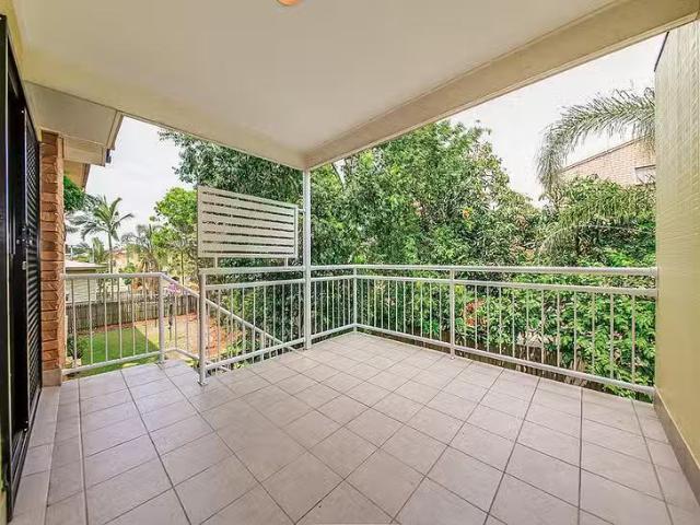 Deal! 3 BR 6/25 Birdwood Street, Coorparoo, QLD 4151
