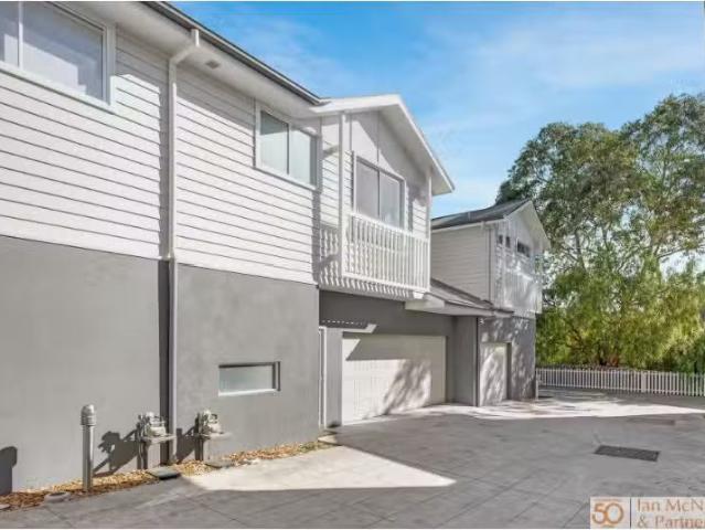 New 3 BR 6/29 31 Morton Street, Queanbeyan Townhouse for rent.