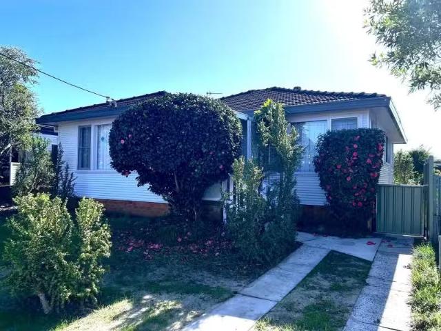 For Rent! 3 BR 69a Neptune Street, Umina beach, Umina Beach Ho.
