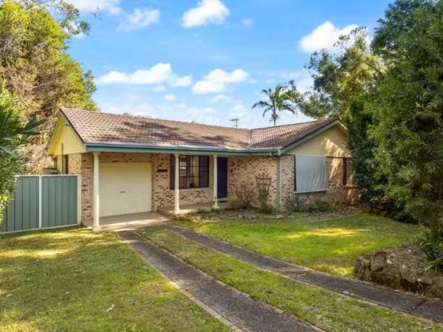 Nice 3 BR 6 Sunnyhills Terrace, Berkeley Vale House for rent.