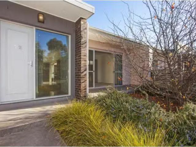 For Rent! 3 BR 72 Thynne Street, BRUCE Townhouse for rent Lis.