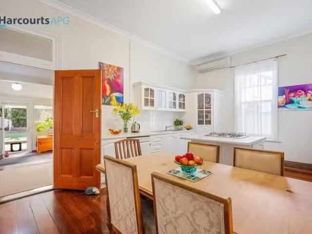 Just in! 3 BR 72 Beach Road, BUNBURY, WA 6230 House for Rent
