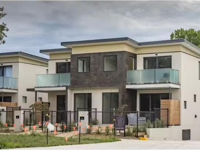 Deal! 3 BR 7/7 Majura Avenue, partson Townhouse for rent List.