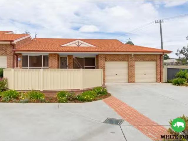 Rental! 3 BR 7/5 Weir Place, Queanbeyan West Townhouse for ren.
