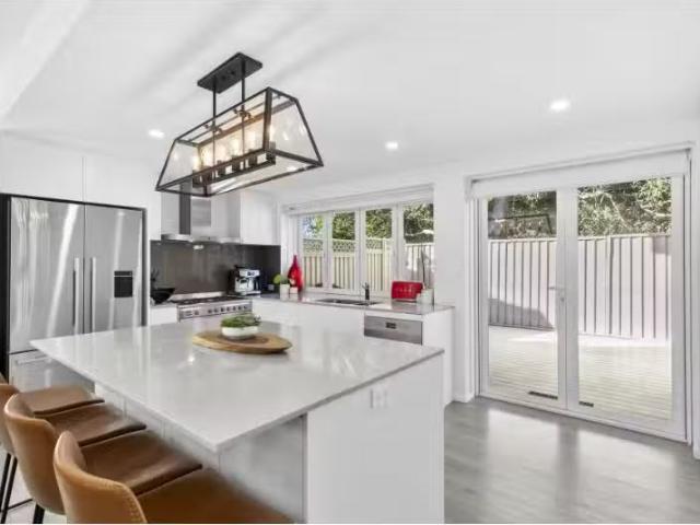 Unique 3 BR 7/69 Lynwood Avenue, Dee Why Townhouse for rent L.