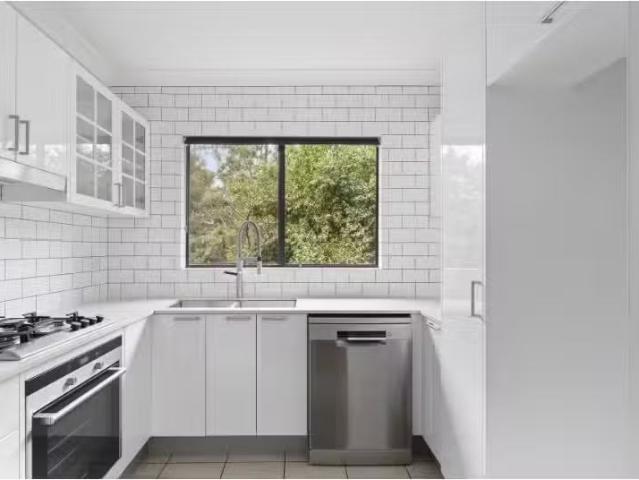 Deal! 3 BR 78/3 Williams Parade, Dulwich Hill Apartment for re.