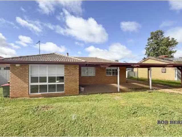 Cheap 3 BR 7 Meadowbank Drive, Dubbo House for rent Listed by.